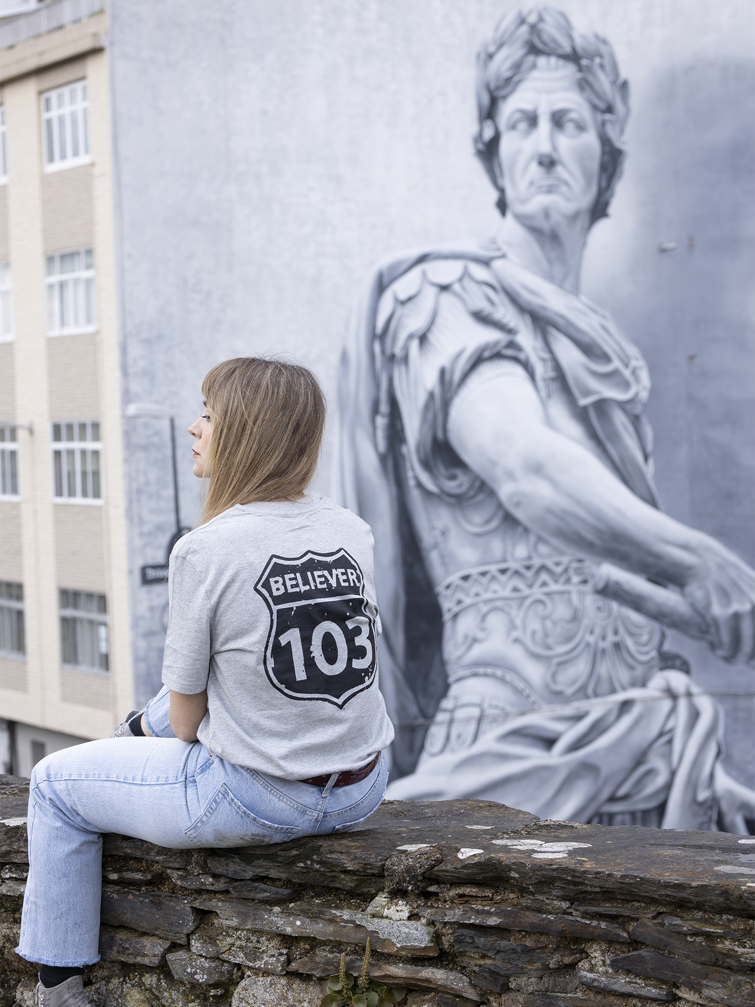 CAMISETA GRIS BELIEVER NEGRO - Imagen 3