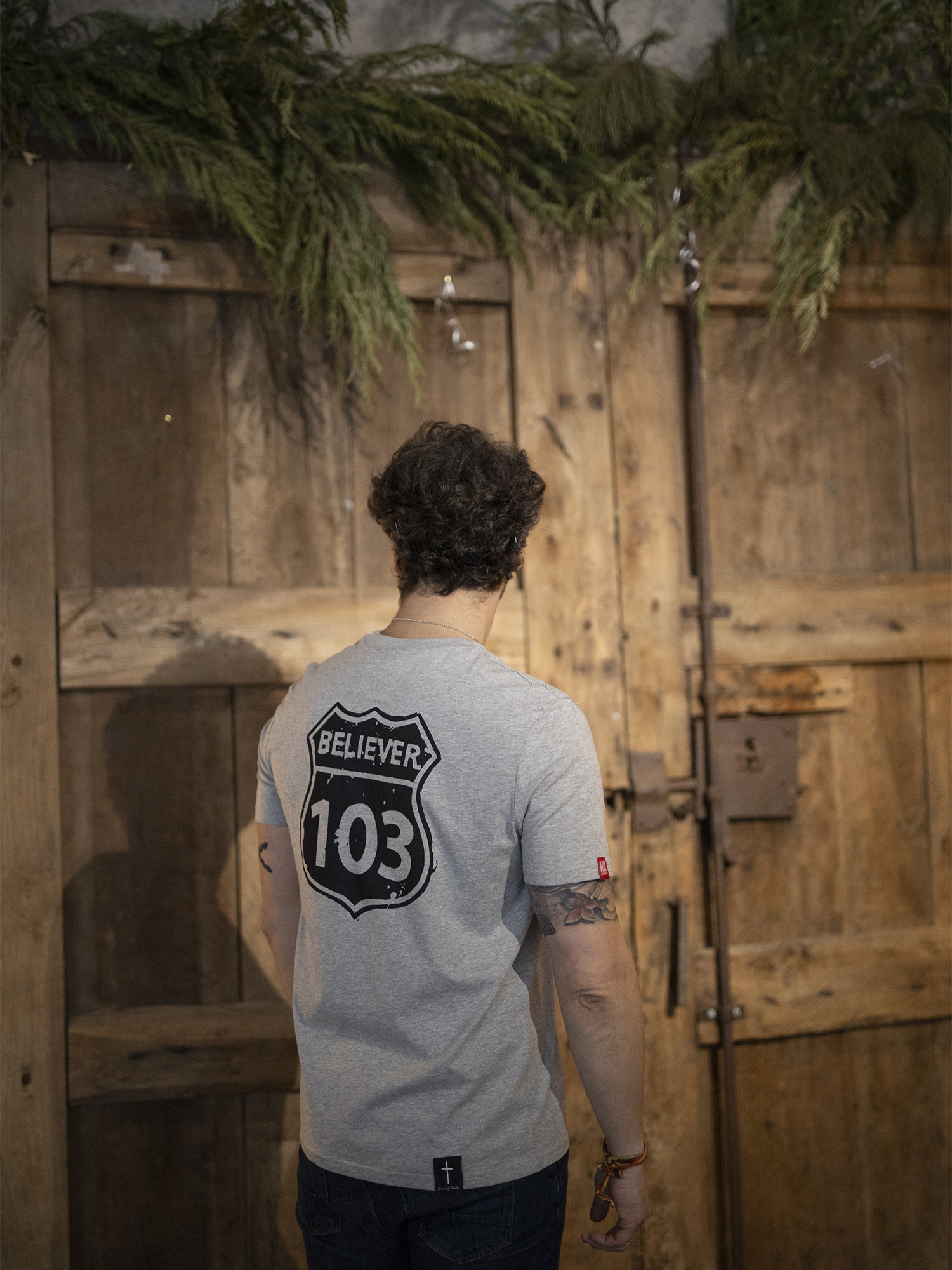 CAMISETA GRIS BELIEVER NEGRO - Imagen 5